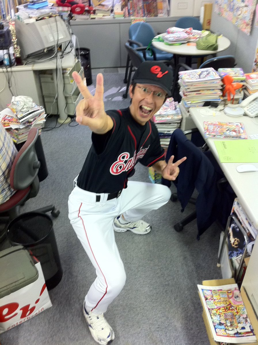 MIZUPIN's tweet photo. 7年前ゲーム業界を離れて、YouTubeの仕事を始めた時に気づいたこと。

「元ファミ通編集者です」

と言ってもほとんどの人にポカーンとされた笑

当時は衝撃だったけど、今ならわかる。
ボクも市役所に入って初めて聞く言葉ばかり。
みんな自分の世界のことしか知らないよね。
（写真は当時の水ピン） https://t.co/HkwfgA5xdj