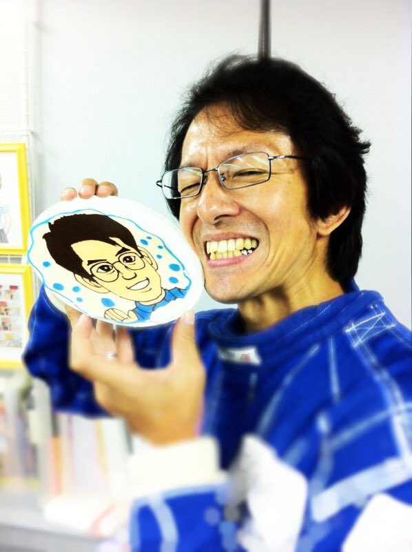 MIZUPIN's tweet photo. 7年前ゲーム業界を離れて、YouTubeの仕事を始めた時に気づいたこと。

「元ファミ通編集者です」

と言ってもほとんどの人にポカーンとされた笑

当時は衝撃だったけど、今ならわかる。
ボクも市役所に入って初めて聞く言葉ばかり。
みんな自分の世界のことしか知らないよね。
（写真は当時の水ピン） https://t.co/HkwfgA5xdj