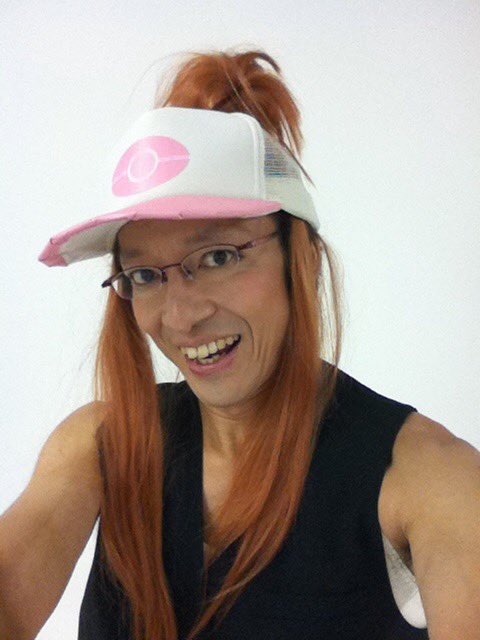 MIZUPIN's tweet photo. 7年前ゲーム業界を離れて、YouTubeの仕事を始めた時に気づいたこと。

「元ファミ通編集者です」

と言ってもほとんどの人にポカーンとされた笑

当時は衝撃だったけど、今ならわかる。
ボクも市役所に入って初めて聞く言葉ばかり。
みんな自分の世界のことしか知らないよね。
（写真は当時の水ピン） https://t.co/HkwfgA5xdj