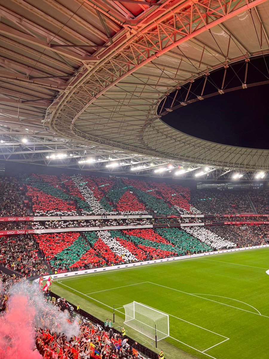 PoderosoLekue's tweet photo. Todavía me acuerdo de ese grandioso día, la selección de Euskadi se enfrentó a Palestina en un partido benéfico y solidario, ese ambiente fue inigualable, y en ningún partido de la "roja" se vera algo parecido.
GORA GU TA GUTARRAK!! https://t.co/hakBGYeP1n