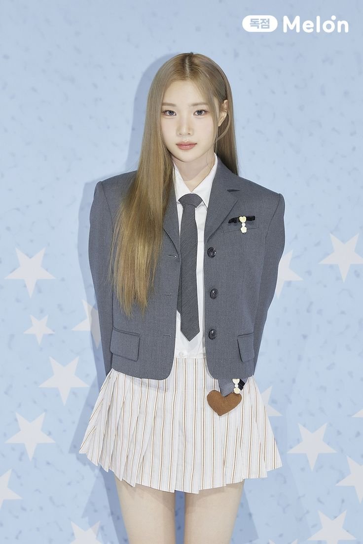 lcukystrike's tweet photo. ㅤㅤ

Berdeham pelan, dia pun menatap kamera dan, 

“Dengan kekuatan sigma memewing bahana, aku Dyah Ancala Kencana. Halo, minna-san!” ujarnya dengan bangga.

( @himeigimi ) 

ㅤㅤ  ⠀ https://t.co/tGVwyykPuy