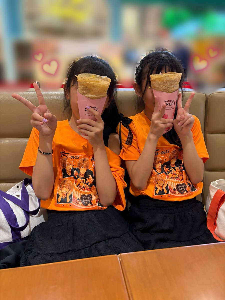 kacho3_nao7's tweet photo. 今日は唯一参戦できるリアフェスin Zepp Yokohama🧡💛💙💜💚
お揃いのかずぅTで🎂🎉
直接会えなくてもしっかり満足😆✨

そんな今日もかちょー大吉💙
リアピに会える日は大吉出てくれる！
会えるから大吉なのか😙♪

お子達も大満足してた😸
いつもありがとう🧡

#リアルピース
#リアフェス
#Zepp https://t.co/rvLgrZw5Rc