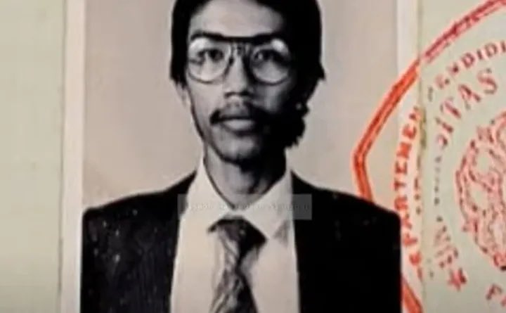 Go_Drill's tweet photo. @gusda08416636 @GeiszChalifah gini aja deh..
minta pengadilan perintahkan @jokowi untuk tidak cukur kumis selama 40 hari aja..

pen lihat tu kumis tebal numbuh kagak…? https://t.co/rp8HInbgjF