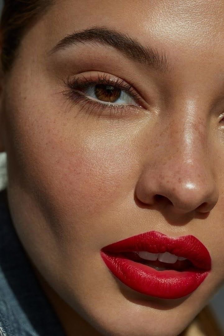 Tanjiro0903's tweet photo. Madelyn Cline proving flawless skin is just a bonus when the face card never declines. ✨🔥 https://t.co/ErECCBSWin