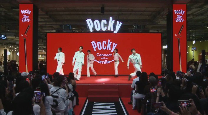 pluemchoke's tweet photo. กรี้ดโดด หล่อมาก

Pocky With PERSES
#POCKYxPERSES https://t.co/pR69tQwePG