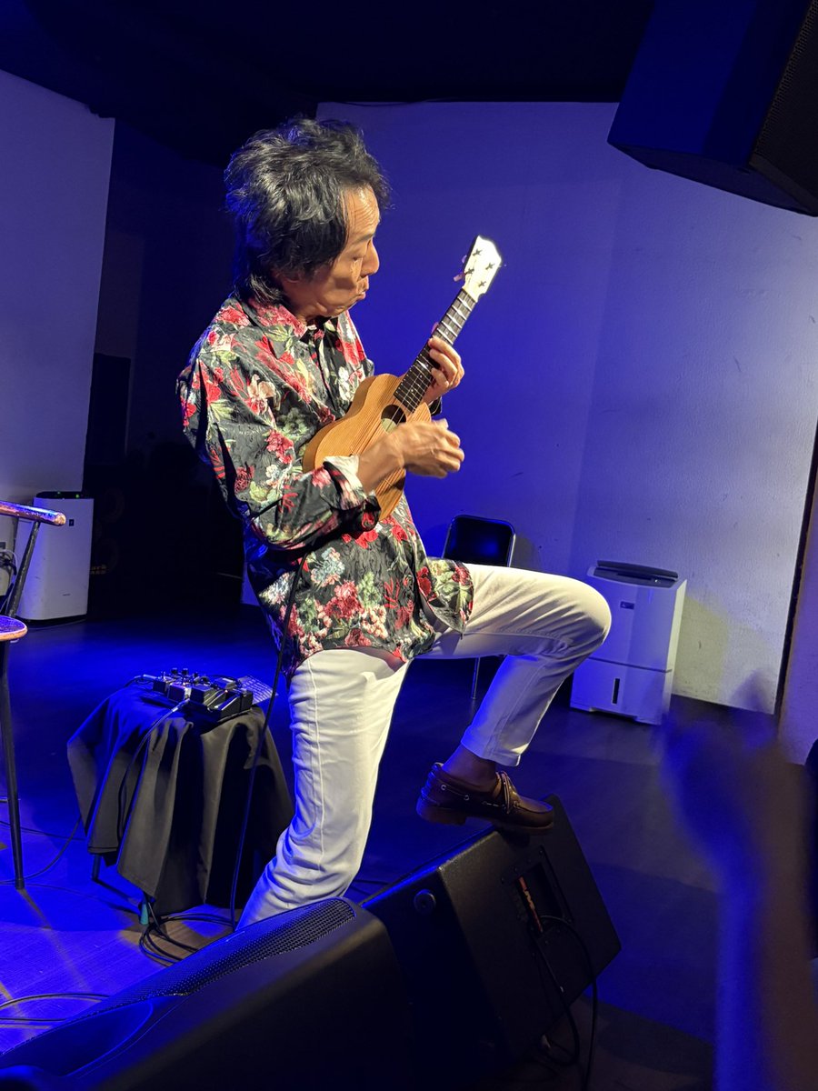 ukejackie's tweet photo. 今日はAlwaysでIWAOさんでした！
10数年ぶりにライブ見ましたが とても楽しかったです😊
ピアノの弾き語りも聴けてお得！笑
今度は山形弁ソングのライブも観たい！ https://t.co/UpxFSvKXu5