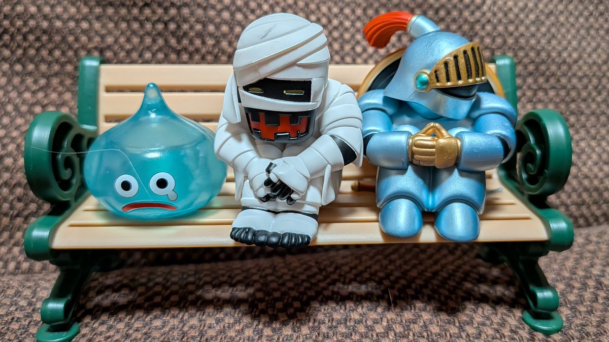 guernicass4's tweet photo. まちぼうけ達にピッタリなベンチをセリアで購入！ https://t.co/HPBCCTyOjd