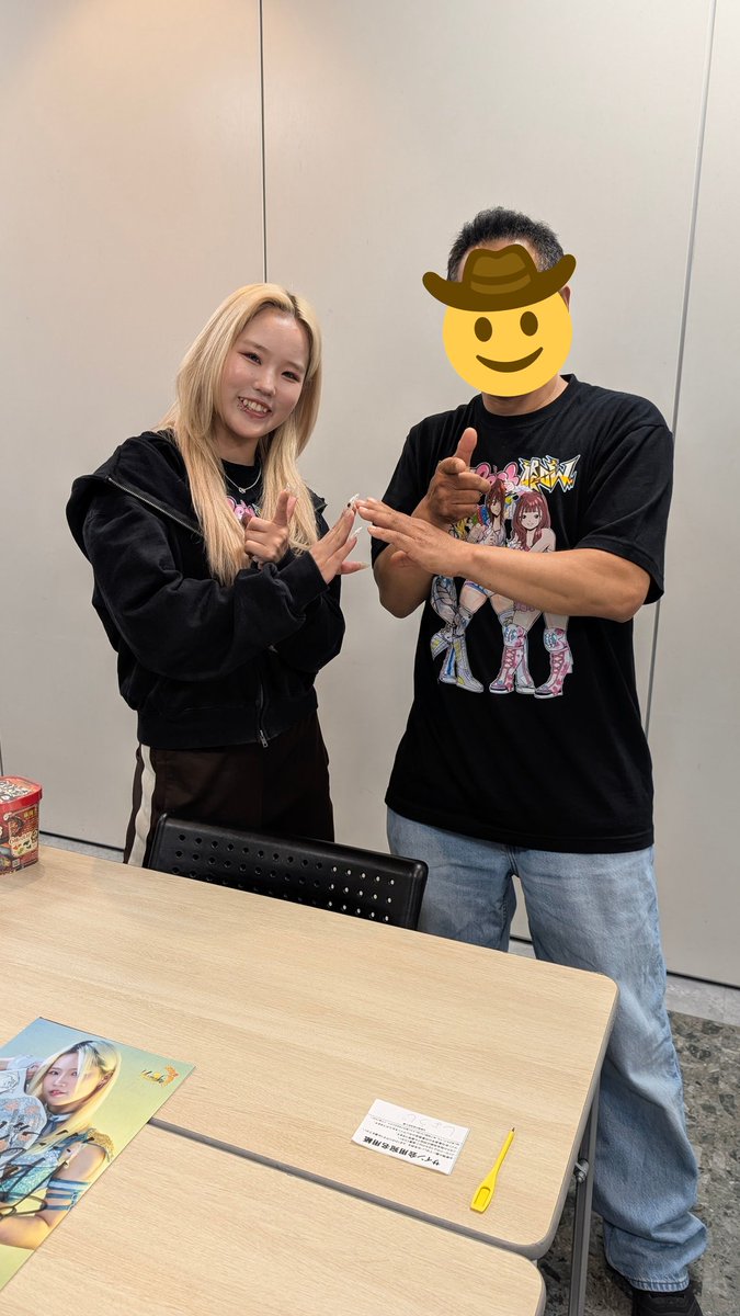 t11yr's tweet photo. 2026  6.20  マリーゴールド
後楽園

今日は後楽園の試合後に弓月のサイン会とツーショットに参加した
顔のピアスが無くなってた笑
またやると言ってた笑
元気そうでなりよりだった
最近好物の麻辣湯を差し入れたらめっちゃ喜んでくれた笑

#ビクトリア弓月
#pw_mg https://t.co/c0grVs5ppw
