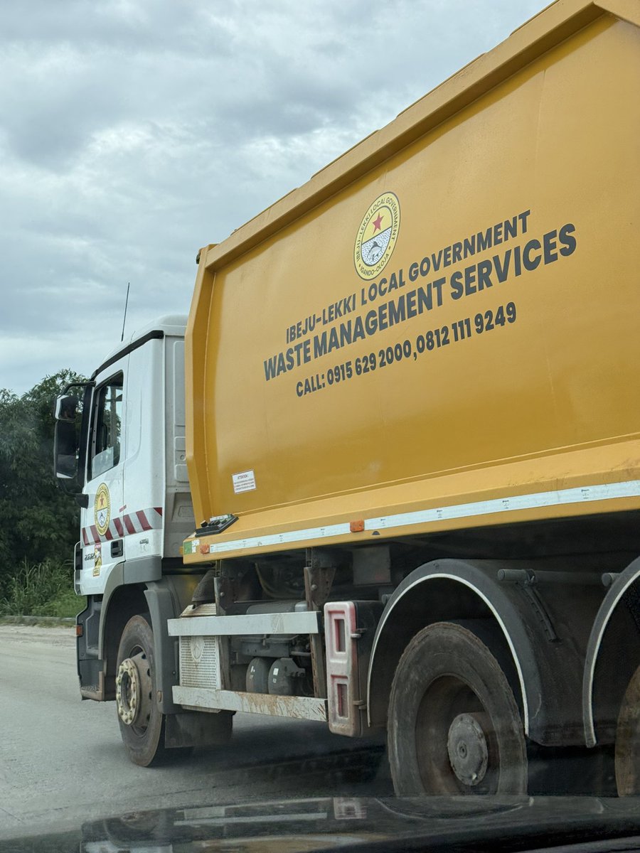 AdesojiMinkail's tweet photo. The LAWMA current waste management is not working, can’t we try something else like each local Goverment collecting its own waste so we pay council tax and hold our chairman accountable if our local government is dirty? Should be ground for removal. I saw this on my way from Epe. https://t.co/UfejBIb38k