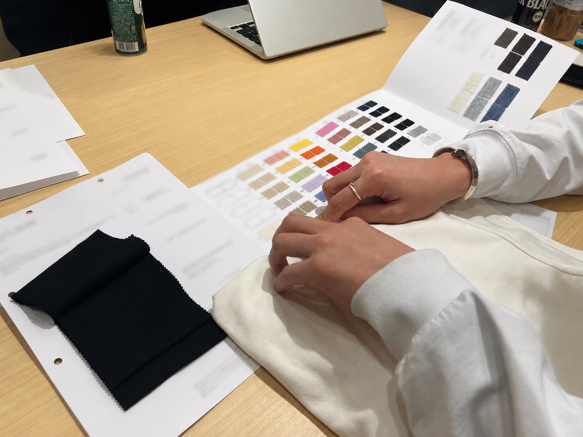 centra_jp's tweet photo. これからのCENTRAは、完成した商品だけを見せるのではなく、作る理由や過程も伝えていきます。

なぜそれを作るのか。
誰のために作るのか。
どんな価値を返したいのか。

ものづくりの裏側には、必ず考えや迷いがあります。

そこまで含めて発信することで、CENTRAというチームを、少しずつ知ってもらえたらと思っています。

#CENTRA
#ダーツ