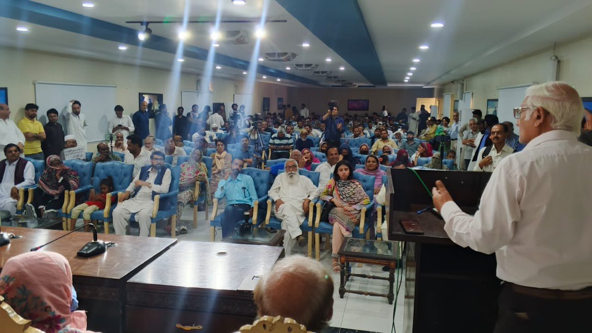 AWPIsbRwp's tweet photo. The concerns were voiced at a conference organised by the Awami Workers Party-Marxist (AWP-M) at Press Club, where participants discussed forced evictions in Islamabad, shrinking civic freedoms, the federal budget &amp; the concentration of wealth&amp;power in the hands of a small elite. https://t.co/Tr41bAsOgW