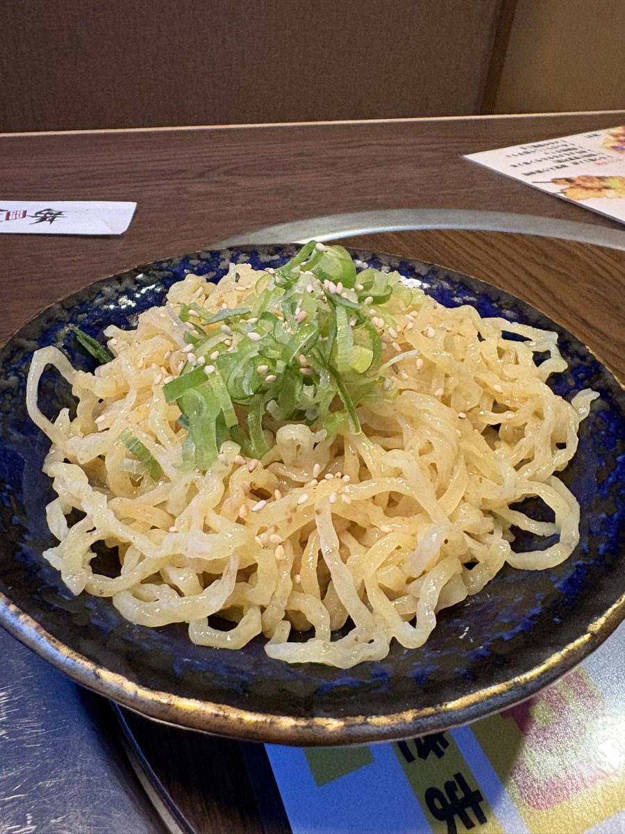 Tsugumi_Maid's tweet photo. 〆の麺が来ましたが、個人的にはREN先生@karly0224 がご用意くださった唐揚げとご飯が気になりまする。 https://t.co/hSFPQUAl2E