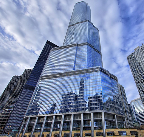 SaltyGoat17's tweet photo. Trump International Hotel &amp; Tower (Chicago): Officially ~$847 million to build

Obama Presidential Center (Chicago): ~$850 million to build

How many pockets got lined building Obama's eye sore?

This is what it looks like building something with corruption and without... https://t.co/3wQpvDbsTq