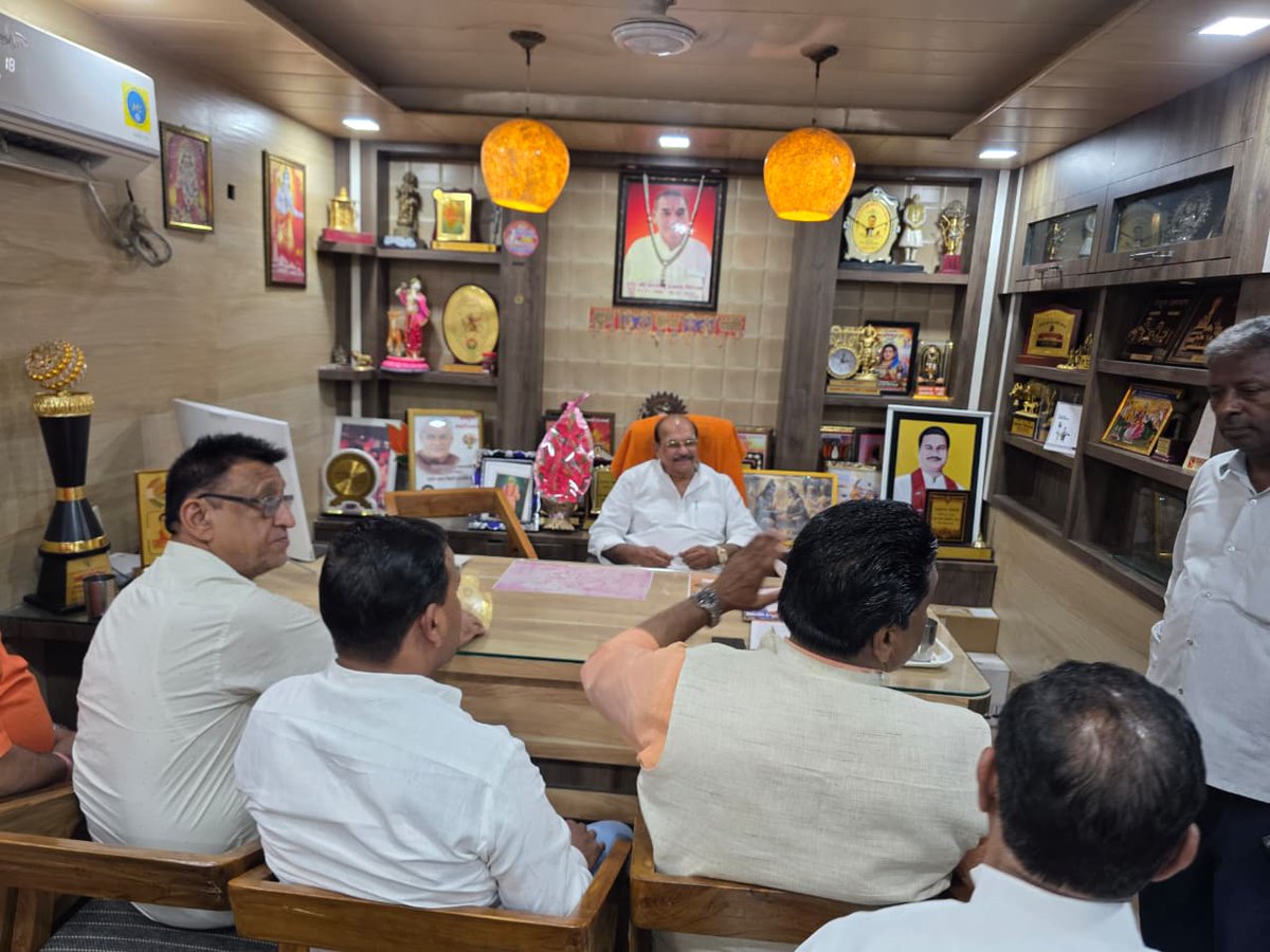 idpyadav's tweet photo. अपने कार्यक्षेत्र सम्भल के विभिन्न शिक्षण संस्थानों का भ्रमण कर शिक्षकों, विद्यार्थियों एवं अन्य लोगों से मुलाकात की तथा विभिन्न मुद्दों पर विचार-विमर्श किया। #dpyadav https://t.co/gl60WYIFFo