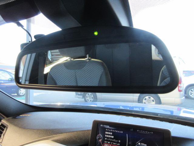 b5_biturbo's tweet photo. BMW純正ETCミラー

1枚目 パイロットランプなし
(カード挿入時液晶部分に表示あり ETC1.0)

2枚目 パイロットランプあり
(カード挿入時緑ランプ点灯 ETC2.0)

3枚目 パイロットランプあり
(新形状 ETC2.0)

1枚目の写真のETCミラーのみ2030年以降使用できません🫩 https://t.co/TxHmrTRand