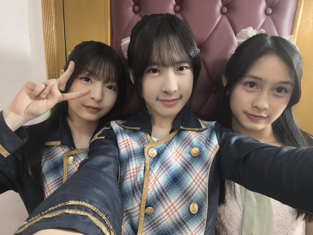 Heidi_JKT48's tweet photo. THANK U SOSOOSOSOS MUCH BUAT PAJAMA DRIVE HARI INIII 🥹🥹💕💕 I HOPE YOU ALL HAD FUNN !! TFT YAA 💕💕 (+ kyknya ad yg side eye di foto trakhir..) https://t.co/tRXrRKkMF7