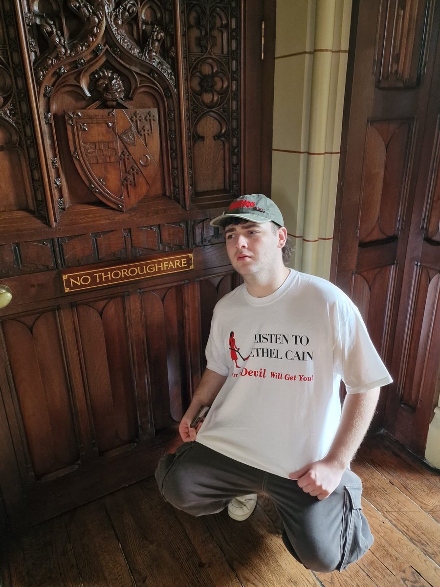 TommyPancutt's tweet photo. @ethelcainontour was taken in the castle days before… explains the omission x https://t.co/aGdyZUf18p