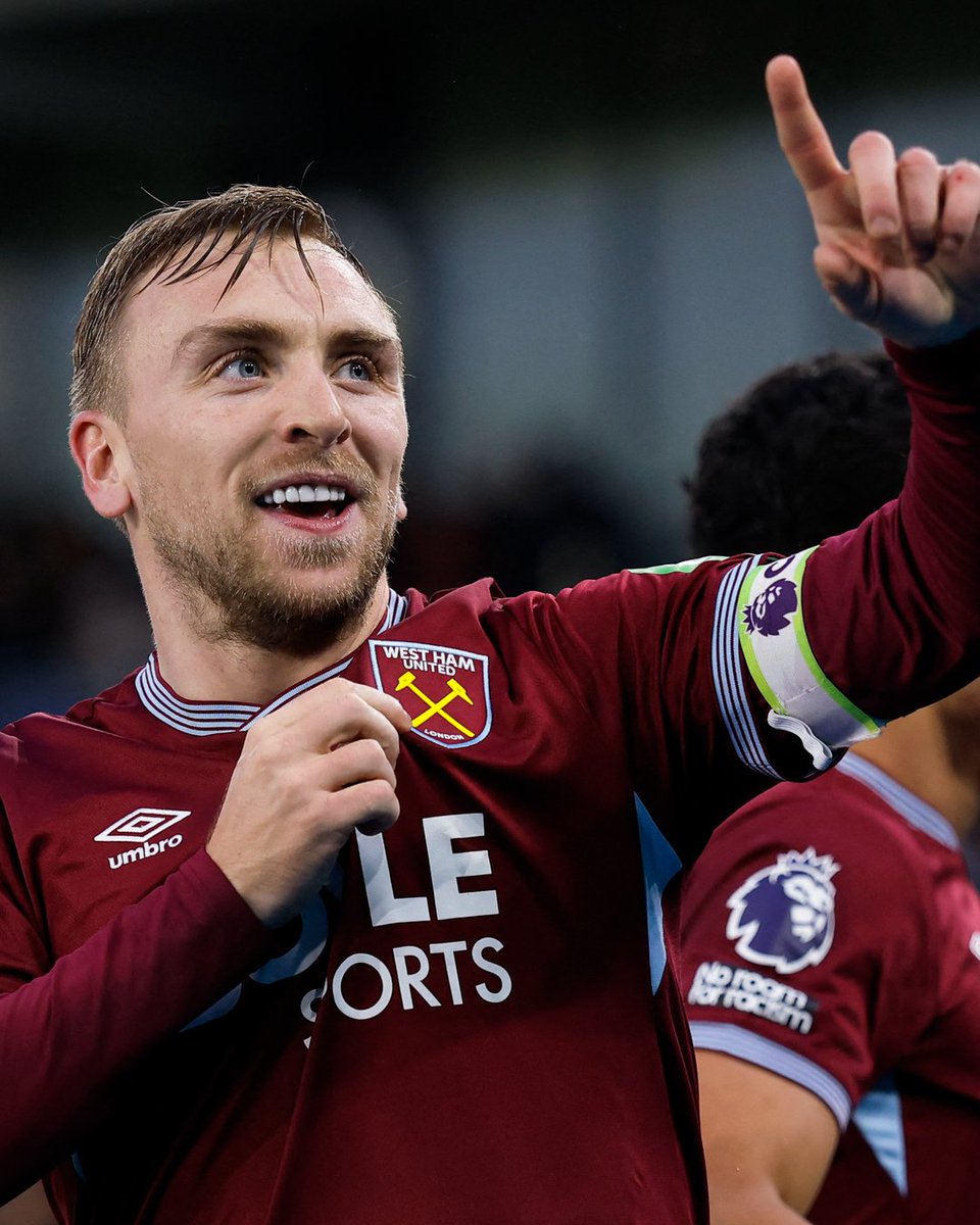 E20WHU's tweet photo. If Jarrod Bowen stays at west ham he becomes a legend no question about it.

Every media outlet is trying to sell him but at 29 with no sell on value &amp; high fee who is going to go to where he starts and potentially wins a trophy.

Stay at West Ham 
Become a modern day legend 💯 https://t.co/YGbEF2OpqI