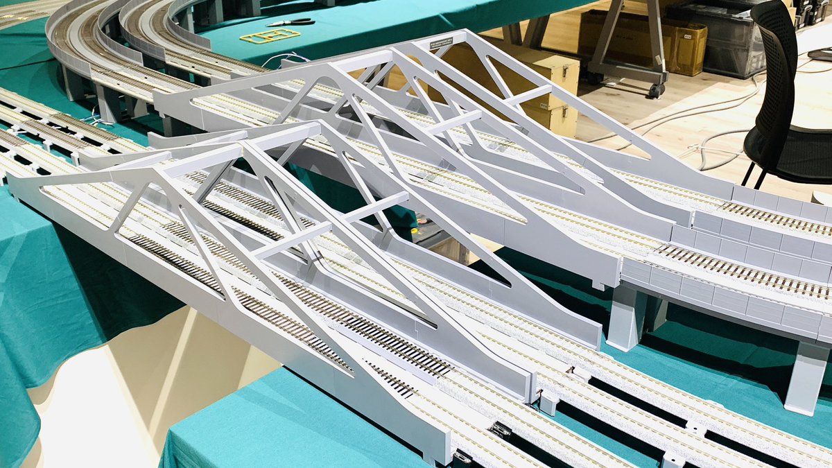 plarail_bot's tweet photo. hoゲージの橋、組み立て式なのやばい。

A4のケースに収まるのもやばい。 https://t.co/hYpkG81L5y