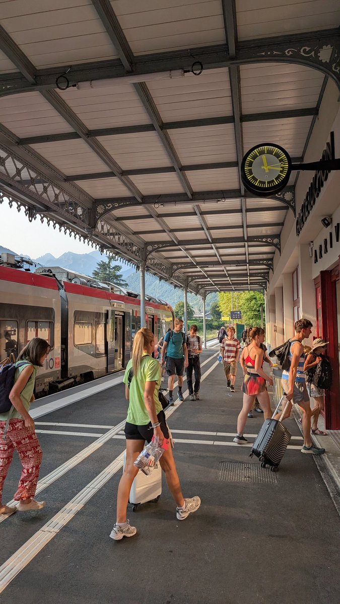 VoieMidi's tweet photo. 🚄🏔️ Ce weekend, les trains à destination de Luchon sont à 1�� pour fêter les 1 an de la réouverture de la ligne des Pyrénées Garonnaises. À cette occasion, on apprend sans surprise que la fréquentation dépasse les 100.000 voy, contre 60.000 espérés &amp; 43.000 avant la fermeture ⤵️ https://t.co/2y76i7aube