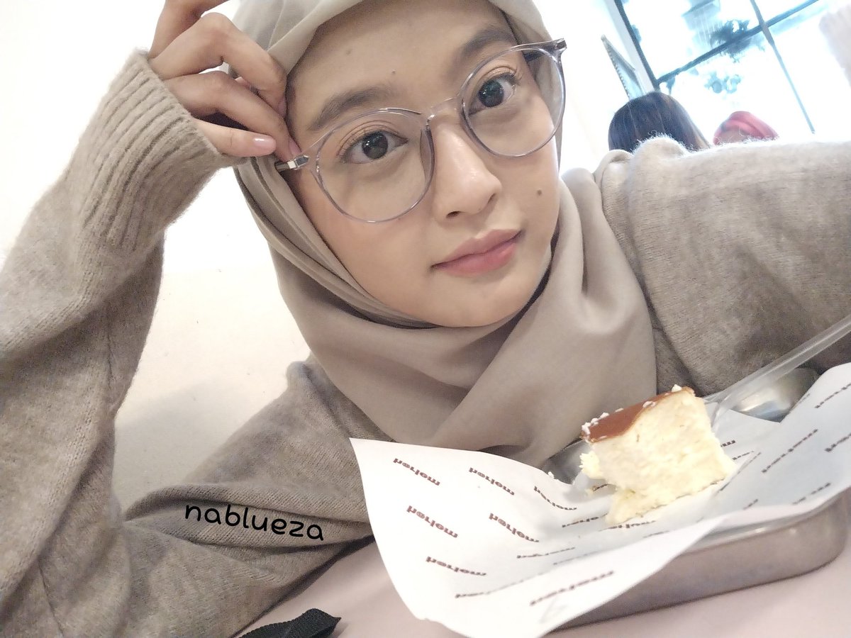 nablueza's tweet photo. knp ya suka gitu hijabnya😭😭😭 https://t.co/eOlPIk2EvW