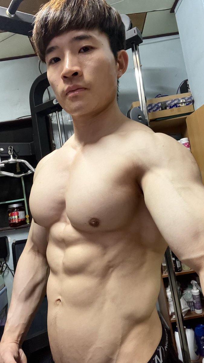 Hilty0824's tweet photo. 好久不見
3個半月 更加注意飲控
減脂持續進行中 https://t.co/uGu6ZrSXj8