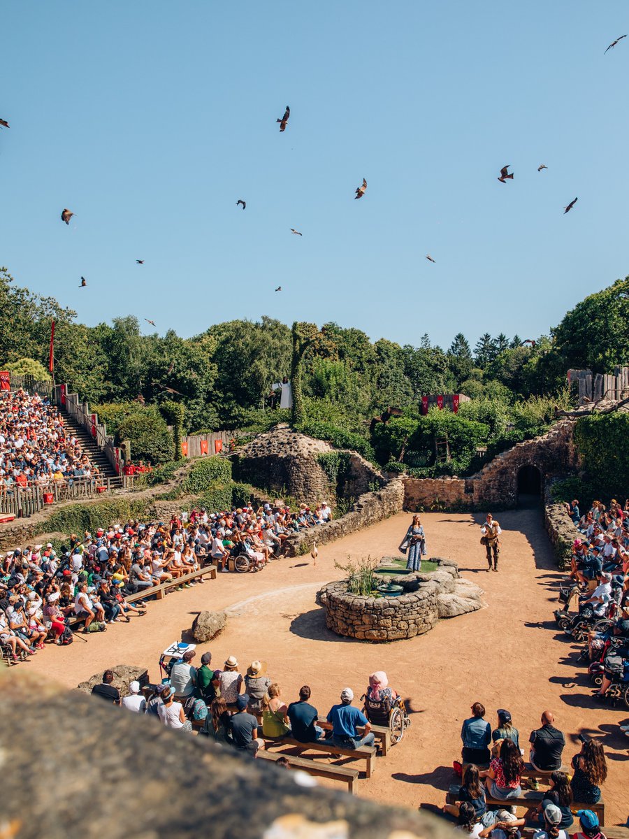 PuyduFou's tweet photo. ☀️ Demain, les couleurs de l’été viendront illuminer le Puy du Fou ! 
À partir de maintenant, voilà votre programme : 

Alors, vous nous rejoignez ? 🙌

© PuyduFou, LauraEvrat, AlainMonéger, MartinSylvos, ArthurAumond, ApollineCornuet
#PuyduFou #PuyduFou2026 #Été #Été2026 https://t.co/qMdaviH4Bq