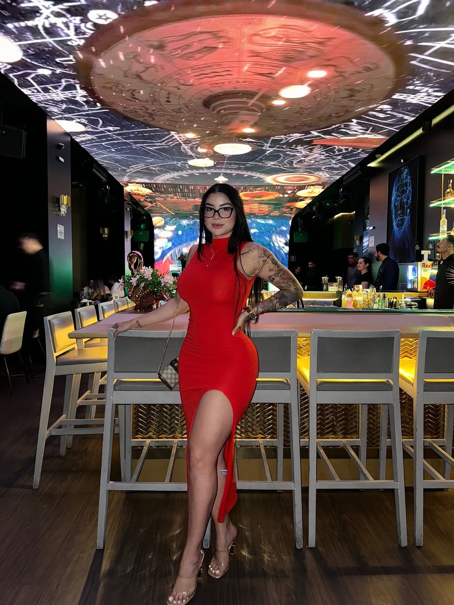 marianvgl820's tweet photo. Rojo pasión ❤️😏...
Bio's where new videos live now 🚀❤️ https://t.co/QhPaEYvCJ7