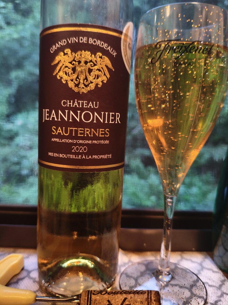 住田屋さんから購入した貴腐ワインを開けました🍷😋😋😋 デザート