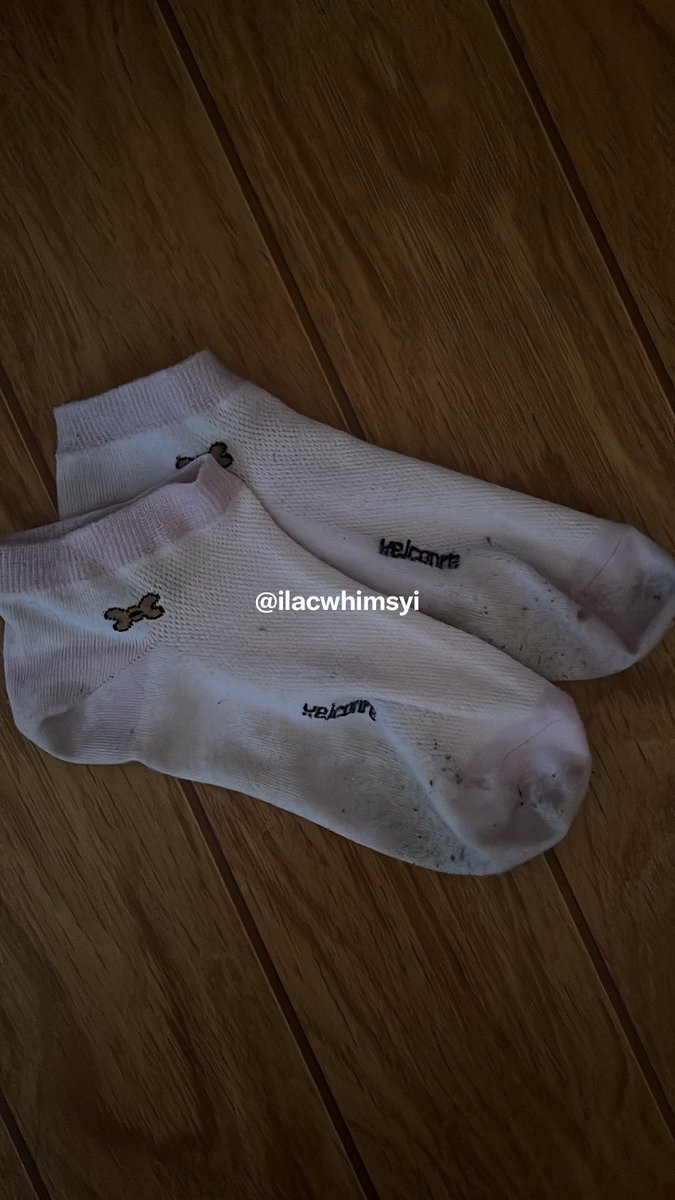 ilacwhimsyi's tweet photo. pemakaian 2 minggu &amp; 3 hari (full olahraga) tapi ini udah sold ya. mana babu yang mau kaos kaki bekas?  drop the price di dm ya. bisa req berapa lama pemakaian

used socks kaos kaki bekas cewe foot fetish worn socks https://t.co/0sp2ZNaWtA
