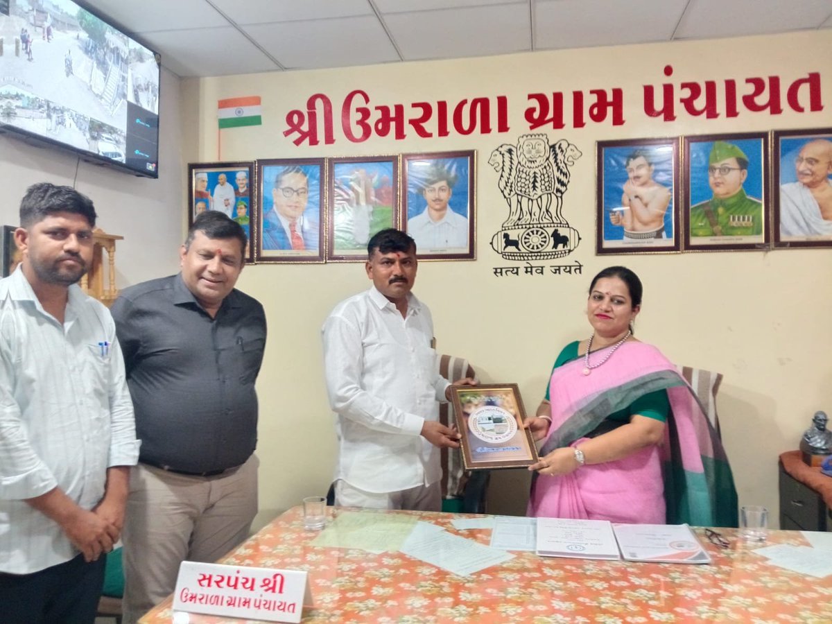 SanjayNatra's tweet photo. આજે  ઉમરાળા ગામે અધિક વિકાસ કમિશ્નર સાહેબ શ્રી પ્રશસ્તિ પરીક દ્વારા મુલાકાત લઈ વિવેક SBM એસેટની સ્થળ મુલાકાત કરી..વધુ સારું કરી શકાય એ માટે માર્ગદર્શન વ સૂચન કર્યા ,@bhai_arvin52861 @TDORANPURBTD @DDOBOTAD https://t.co/MvckRBM7Jr