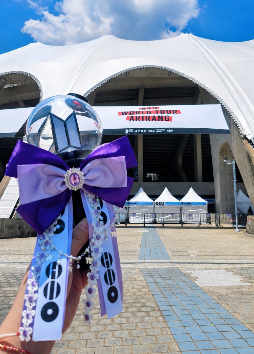 uarmystar613's tweet photo. 260613 🔍⍤⃝💜

부산콘이 벌써 일주일 되었다니 'ㅡ'
현생에 치여 이제서야 숨 고르며 그날을
회상하는데 되게 꿈처럼 지나간 것 같당!
-
부산에서도 제제님표 리본+미밤이샷 성공
사미밤 꾸미기는 리본이 다했네 다했어✨️
(스티커 붙히니까 묻히는것 같아 패쓰👋)

#BTS_WORLDTOUR_ARIRANG_BUSAN https://t.co/7Opg664eC4
