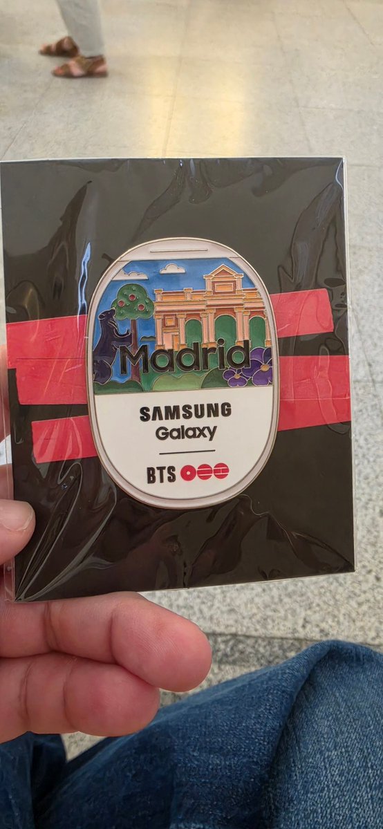 ParkeunbinSpain's tweet photo. @albiittalbiis Yo lo acabo de reclamar . Te hacen pasar solo tienes que tomarte 3 selfies del teléfono que ellos tienen , copias el código QR con tu movil lo publicas en tu cuenta de Instagram  y ya..eso es todo. Te dan el pin https://t.co/JINBS3yqQO