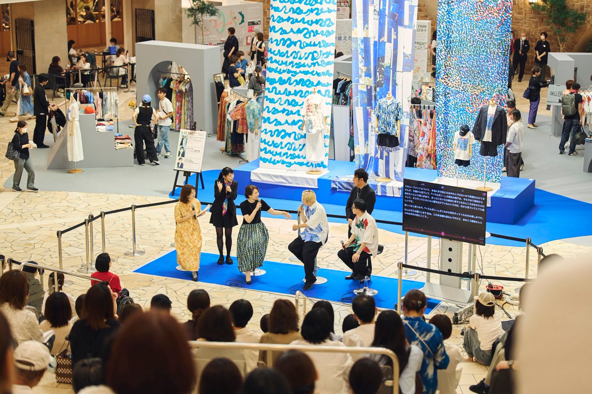 heralbony's tweet photo. 【HERALBONY ART PARK@阪急うめだ本店】

「変わっている人が、いかに楽しく生きられるか。楽しいって、静かな革命だと思う」
@horiimikaTBS 

堀井さんの言葉に、会場の空気がふわりとほどけ、やさしさに包まれる瞬間がありました。

さらに、岸田奈美さんがサプライズで登場！
@namikishida 

「言葉を超えたものに出会ったとき、言葉の無力さやもどかしさを感じることはありますか？」

岸田さんの問いかけから、堀井さん、ヘラルボニー代表の松田崇弥、文登が言葉を重ね、トークはさらに深い時間へ。

近日、イベントレポートとして公開予定です。
お楽しみに。

▼POPUP情報はこちら
https://t.co/wumfBU949k

#HERALBONYARTPARK