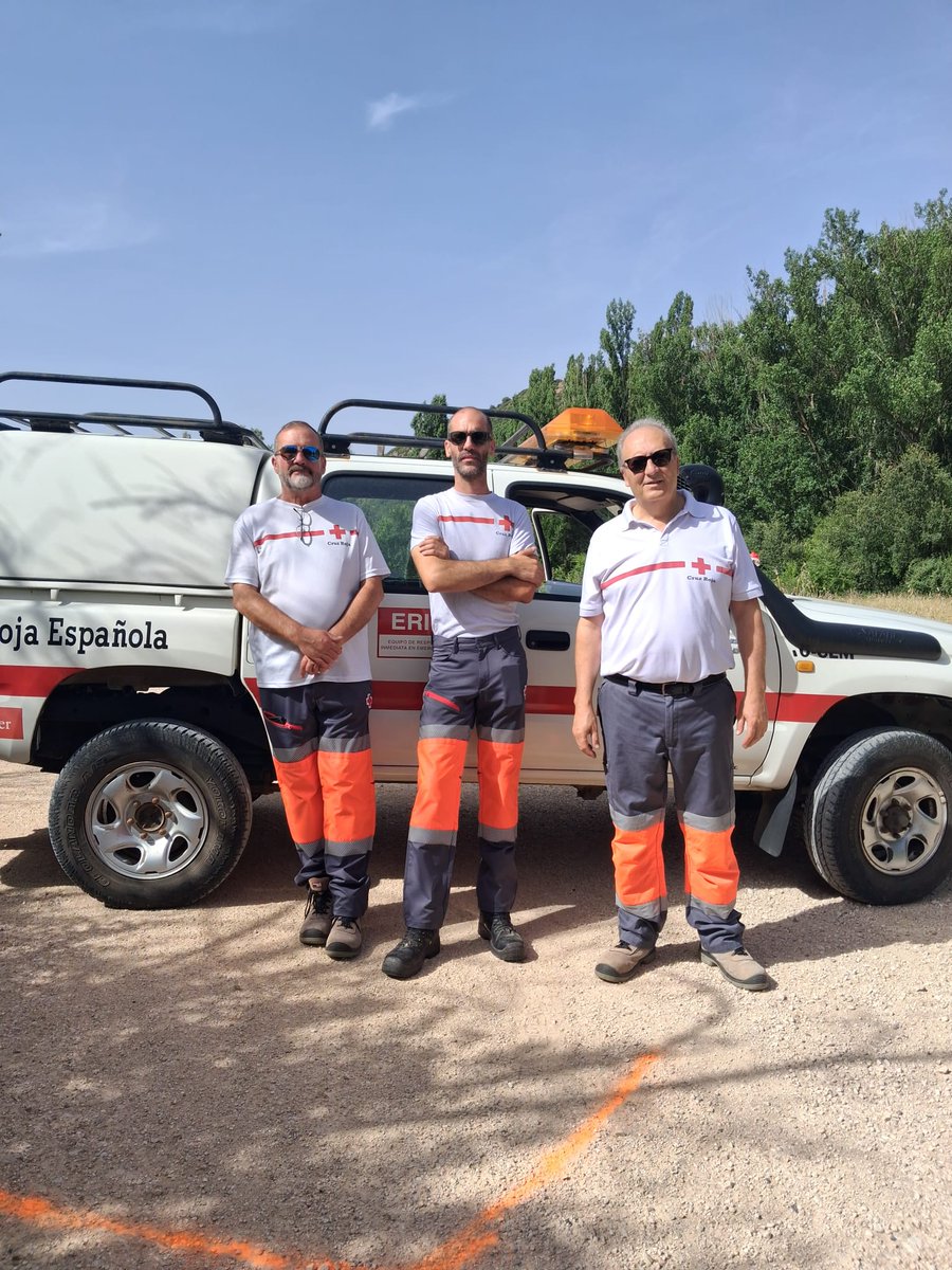 CruzRojaGuada's tweet photo. Voluntari@s de Cruz Roja cubren hoy el dispositivo sanitario del VI Duatlon de Caspueñas.
Cruz Roja aporta 1 ambulancia SVB , 1 Vehículo  TT y personal técnico y sanitario.

@duatloncaspuenas @acmcaspuenas https://t.co/NkGPllRf6j
