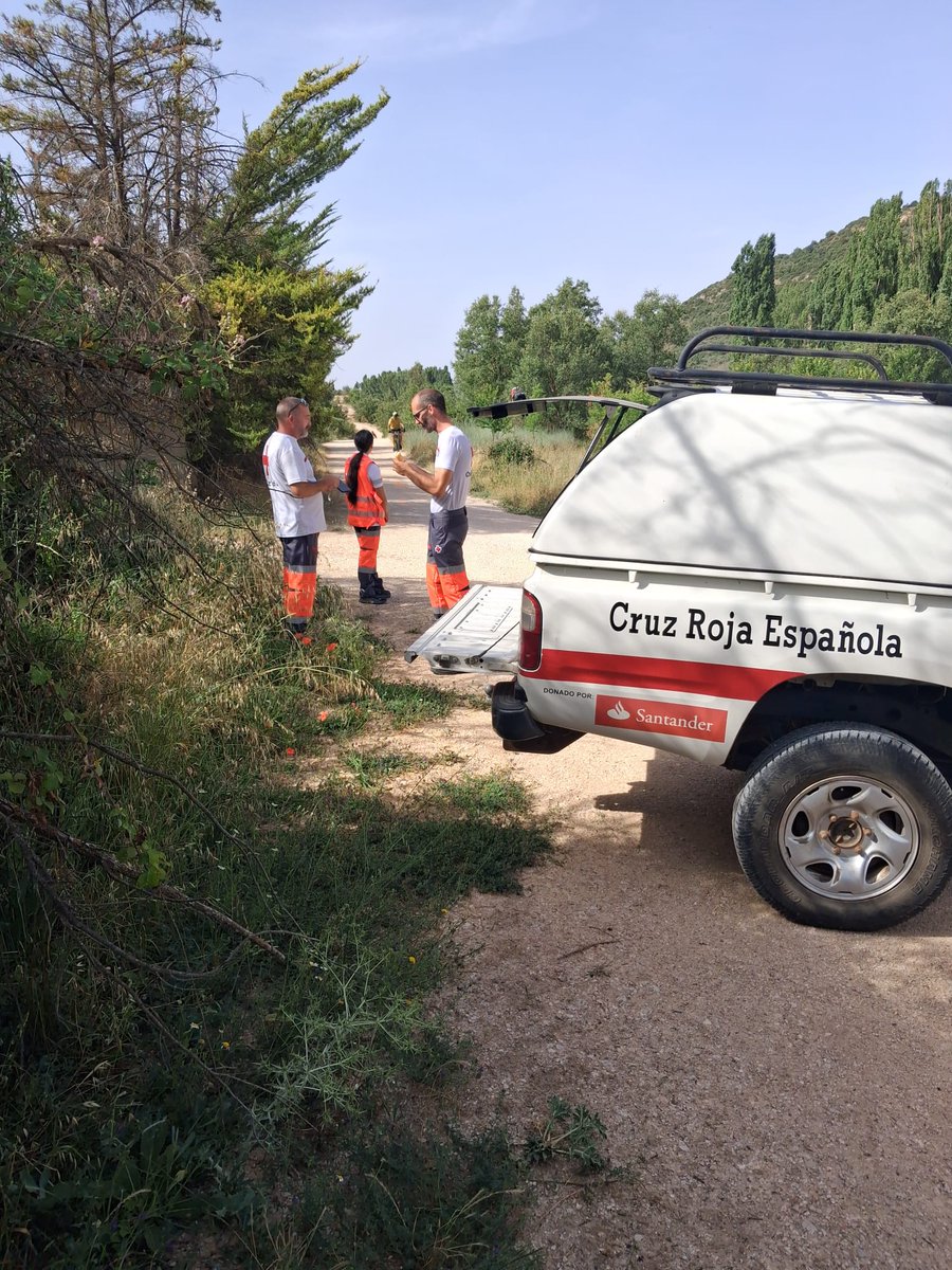 CruzRojaGuada's tweet photo. Voluntari@s de Cruz Roja cubren hoy el dispositivo sanitario del VI Duatlon de Caspueñas.
Cruz Roja aporta 1 ambulancia SVB , 1 Vehículo  TT y personal técnico y sanitario.

@duatloncaspuenas @acmcaspuenas https://t.co/NkGPllRf6j
