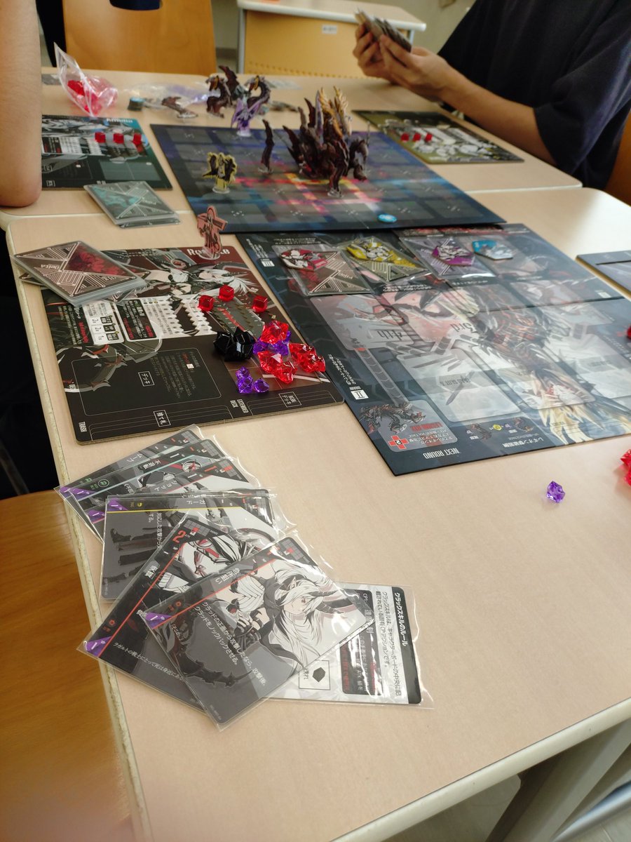 hama_game_ken's tweet photo. 本日は豊橋技科大と合同でボドゲ会を開催しました！
慣れない他大学合同企画でしたが、豊橋技科大の皆さんのご協力おかげで無事に終えることが出来ました。
また一緒に遊びましょう！🎲 https://t.co/tMw5gLe5YD
