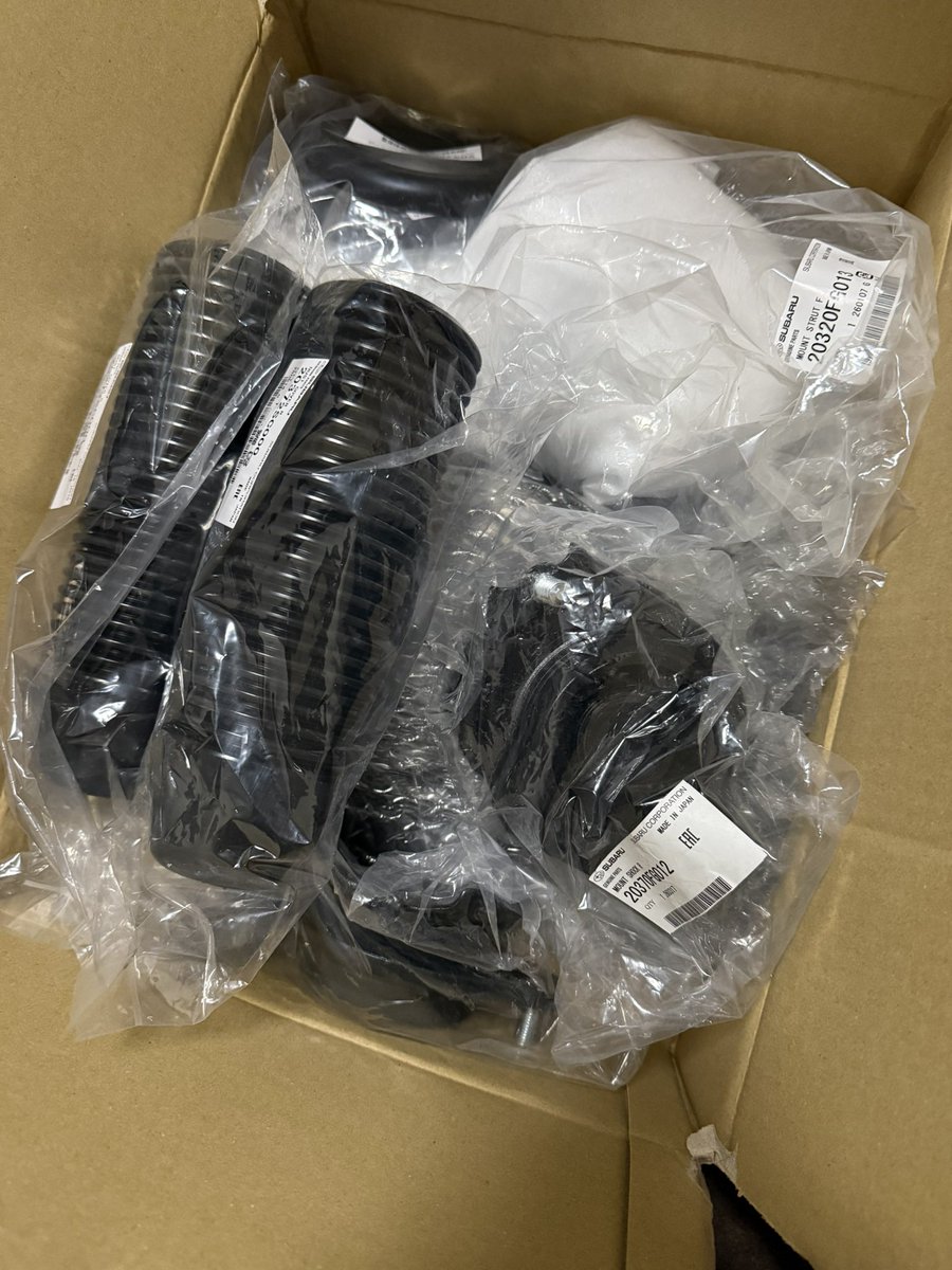 NRotu's tweet photo. スバルオーナーではないのにどうしてこんなに大量のSUBARU genuine partsがあるのでしょうか🤔 https://t.co/bCzobXDdxj