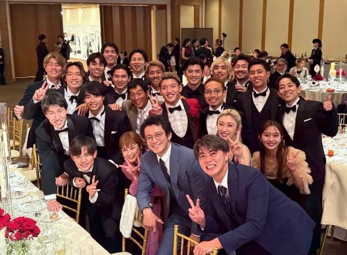 _reina0612's tweet photo. 堂安の結婚式、今見ても豪華だなぁ https://t.co/XUasg8LUQo