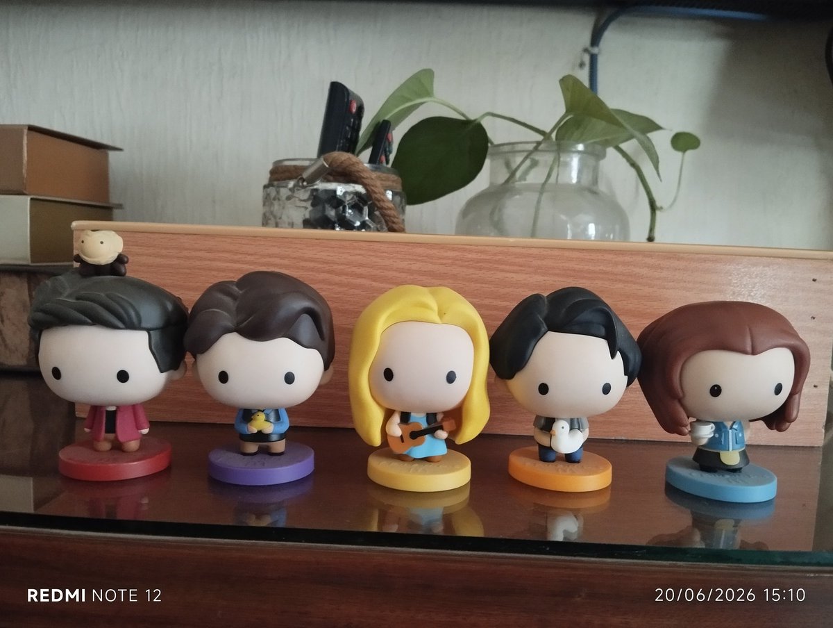 Nobdysbussiness's tweet photo. I’ve  completed the gang… except for Monica. 🛋️☕️
Does anyone have a Monica figure they’d be willing to sell, trade, or part with? My shelf feels incomplete without her. 💙 #Friends  #NeedMonica https://t.co/JOOw6wRlxF