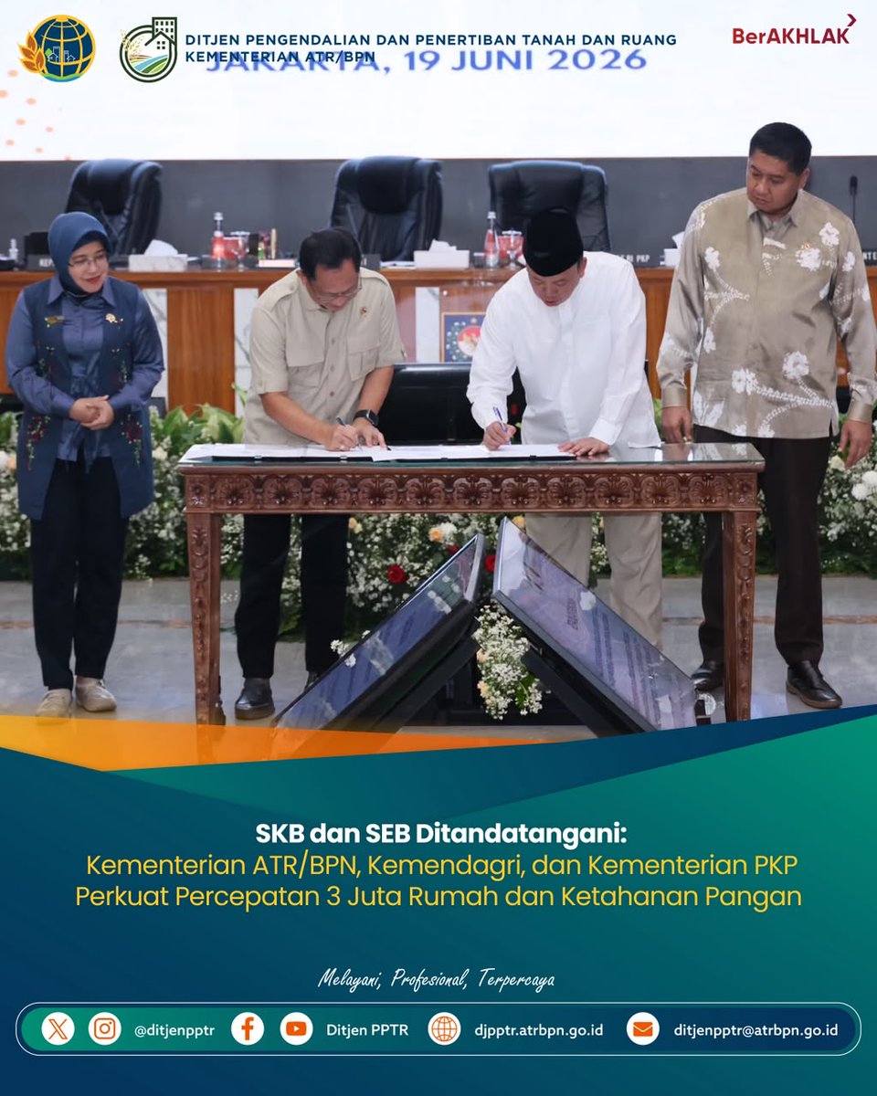 ditjenpptr's tweet photo. Menteri ATR/BPN Nusron Wahid bersama Mendagri PKP, dan BPS menandatangani SKB dan SEB untuk percepatan Program 3 Juta Rumah dan Pengintegrasian LP2B ke dalam RTRW dan RDTR Kabupaten/Kota, memperkuat sinergi lintas sektor guna hunian layak dan ketahanan pangan (19/6/2026). https://t.co/piCTbYPu3r