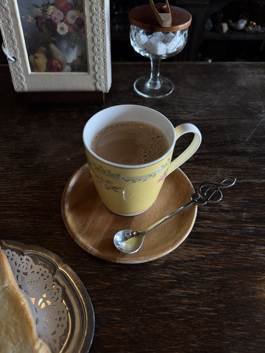 saintgumi's tweet photo. i visited a record cafe dedicated to classical music in kyoto https://t.co/29n7fTELuD