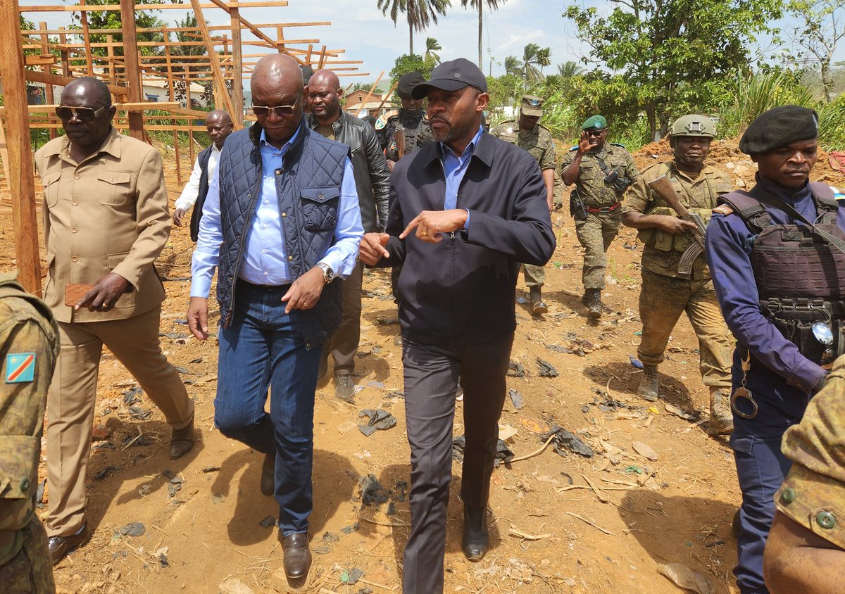MarcusLoika's tweet photo. #Ebola_Ituri: Le Ministre de la Santé  #Roger_Kamba et celui de la communication #Patrick_Muyaya sont arrivés à #Mungbwalu, foyer de la maladie à virus #Ebola, pour s’imprégner de l’état de la riposte. https://t.co/jqQppBNjlW