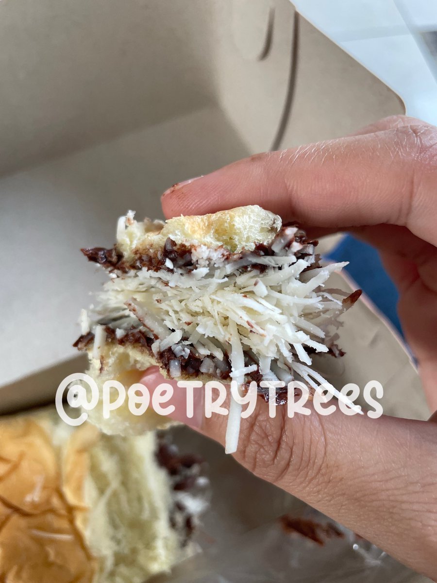 jeijeen's tweet photo. Hari ini lewat tempatnya jam 11an sekalian aja mampir beli dan masih ready. 

Ini tipe roti yang lembut sih dan gak pelit toping asli 😂 banyak varian rasa dah gitu murah sih harganya

Belin onlien jg bisa guyss disini aja sering promo https://t.co/NeyBwz8eZp https://t.co/bTXRuTOhQS
