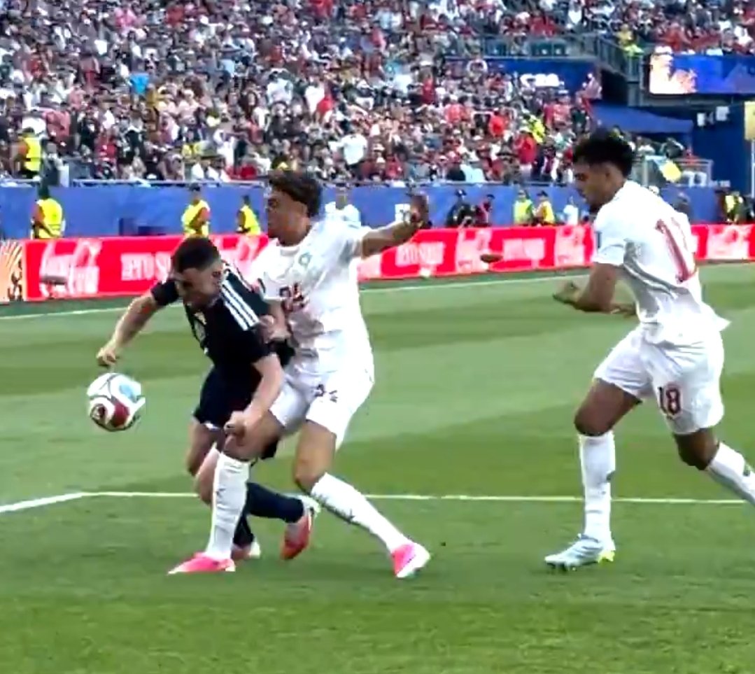 ViperpitStocks's tweet photo. @wacl3795 @Elliot_H0 @itvfootball It doesn't. I thought the same as you initially but if you slow the video down, McGuinn clearly chips the ball over his foot. Moroccan fella misses it by millimetres. https://t.co/bnOIAdriAb