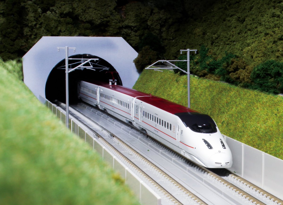 kato_team's tweet photo. 【㊗️全線開通15周年】
九州新幹線800系を新車番で再生産。九州新幹線の部分開業に合わせ「つばめ」の名を引き継ぎデビューし、2011年の博多～新八代間開業の全線開通時からは速達の「さくら」としても活躍中です。今年で全線開通15周年を迎え、注目の集まる800系新幹線を模型でもお楽しみください。
https://t.co/LvYOdg3jKE