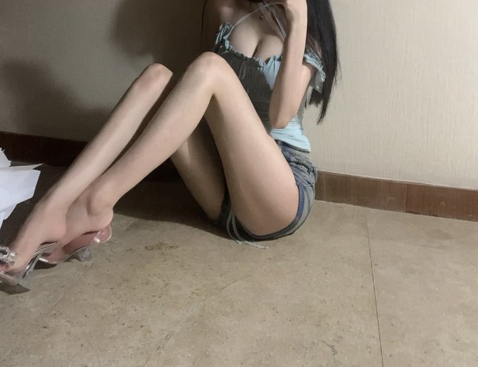 SimonCynthlt's tweet photo. 허벅지에 키스해줘 #셀카 #섹시 #섹트 #맘눌뎀 #다리 https://t.co/vl1PoXjwgq