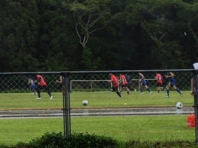 loveandkuru's tweet photo. 土砂降りの中、トレーニングマッチやってます

ヴェルスパ大分レディースvs大分トリニータレディース https://t.co/tkt4mizH9f
