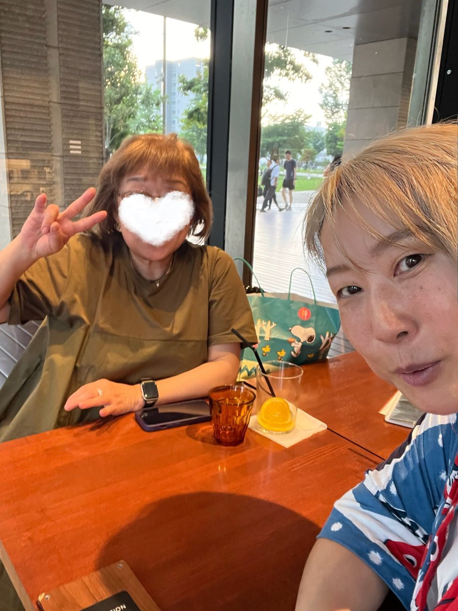 jun_co44's tweet photo. Ｋ姐様とお茶。

酒の場でお世話になり
一緒に観劇もして
楽しすぎる２０年

お互いお年頃で

姐様は昨年急きょのUターン。
こちらの処理やお付き合い諸々で
たまに上京しているので
隙間で会うことができました。

近況報告して元気な顔が見れて
楽しかったです！

お土産も感謝！💕

#おおまぴょん https://t.co/3UAP80RL1H