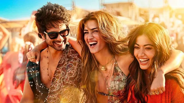 Ayushhhh_02's tweet photo. What did I just Watch??? #Cocktail2
Now I'm overloaded with Rashmika's cuteness and Kriti's sense of styling and that Monologue by Shahid Kapoor, What Even? Not to mention their Acting in the movie is🔥💯 https://t.co/wdUDvfQTy6